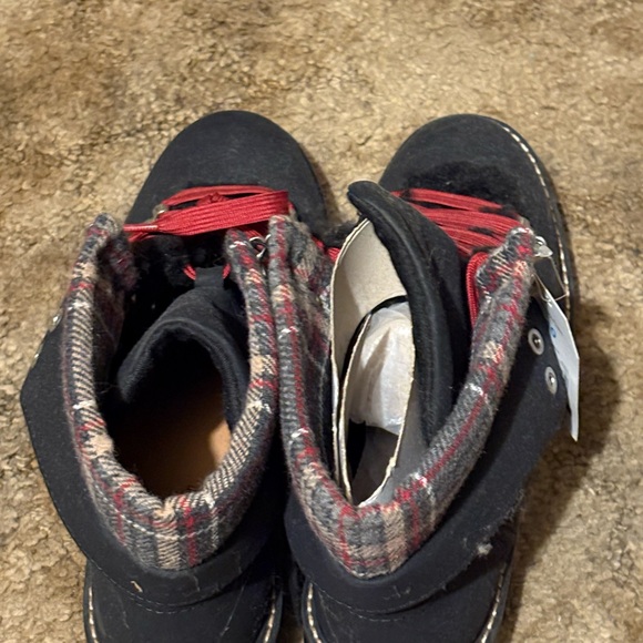 NEW Time and Tru Women’s Hiker Boots - Picture 2 of 3